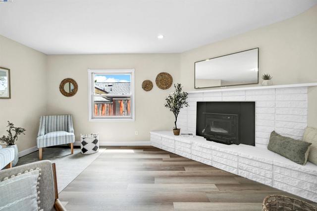 19157 San Miguel Ave, Castro Valley CA: https://media.crmls.org/mediaz/8491766e-8b69-4c7a-9679-03ee9edb6411.jpg
