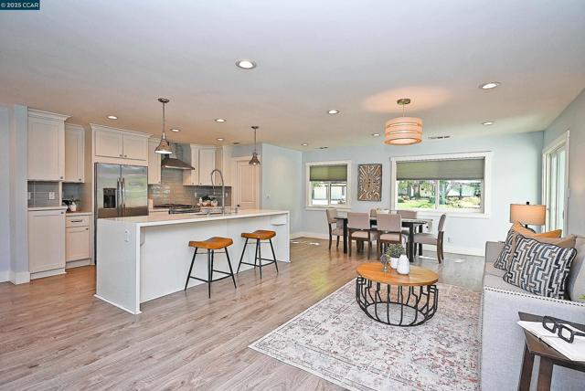 383 Caravelle Dr, Walnut Creek CA: https://media.crmls.org/mediaz/8491dda4-1b5b-4172-a1de-d3faeb698cf6.jpg