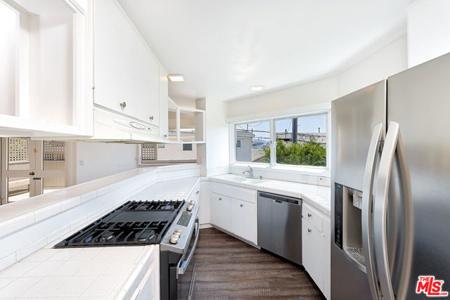 253 Fairview Street, Laguna Beach CA: https://media.crmls.org/mediaz/849232c7-1eff-4ac6-ab81-d7f0626b3eab.jpg