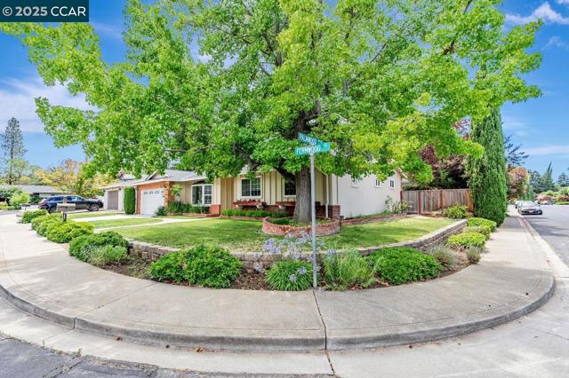 3812 Fernwood Ct, Concord CA: https://media.crmls.org/mediaz/84931db1-4642-4898-a1cb-d9370e0b9b63.jpg