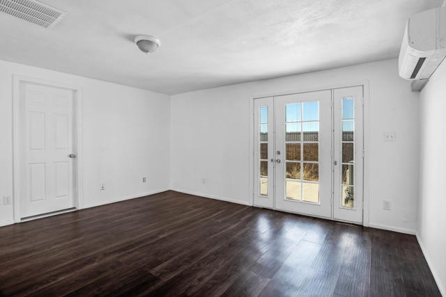 55540 Shannon Road, Landers CA: https://media.crmls.org/mediaz/849375cf-1a17-49bc-9347-87aa92bef065.jpg