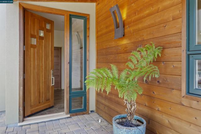 53 Tara Rd, Orinda CA: https://media.crmls.org/mediaz/8493be43-25ad-4693-941b-984a5836f575.jpg
