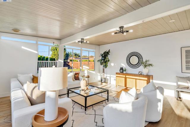 1575 Via Lucas, San Lorenzo CA: https://media.crmls.org/mediaz/8493f6c4-4034-4742-97d2-1b751cb7c3b2.jpg