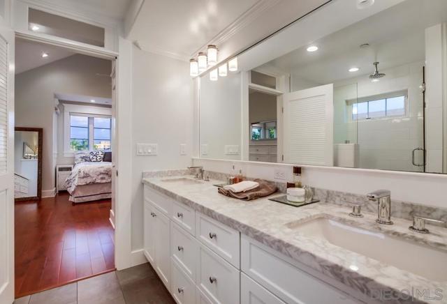 240 B Avenue, Coronado CA: https://media.crmls.org/mediaz/8494c123-d12a-43bb-9870-5a3f0b319caa.jpg