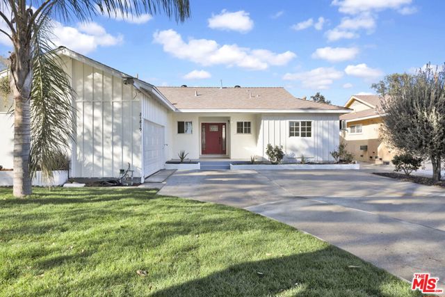 21819 Arminta Street, Canoga Park CA: https://media.crmls.org/mediaz/849517e3-637e-4c4b-928e-45122b509a54.jpg