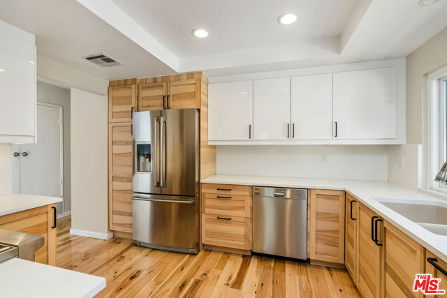 4042 Stoneriver Court, Westlake Village CA: https://media.crmls.org/mediaz/8495c51a-0685-46f1-be48-36cb101c03ea.jpg