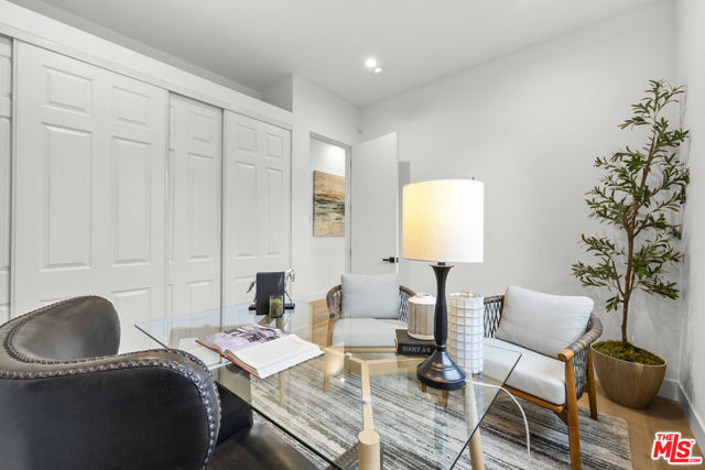 5741 Newcastle Avenue, Encino CA: https://media.crmls.org/mediaz/8495e188-c1ea-4c99-9f85-9d15c06a00b6.jpg