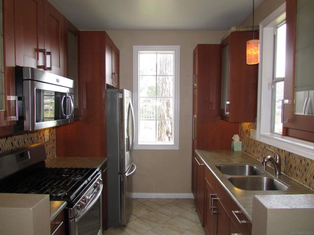10914 Sabre Hill Dr, San Diego CA: https://media.crmls.org/mediaz/84962457-89e7-4171-b40b-fbf73646a73e.jpg