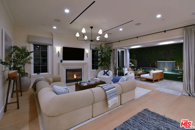 416 21st Place, Santa Monica CA: https://media.crmls.org/mediaz/84968a6f-a3a5-4a49-a083-bc9bb88f18c9.jpg