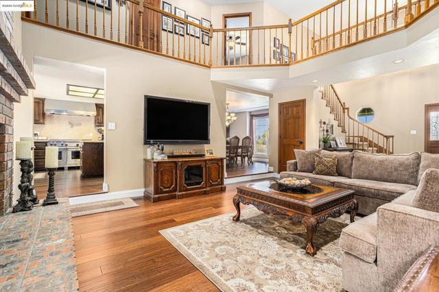 15 Madeira Ct, Oakley CA: https://media.crmls.org/mediaz/84974c32-300d-4f15-8542-82c366f9e56e.jpg