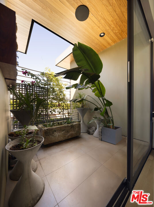 366 Huntley Drive, West Hollywood CA: https://media.crmls.org/mediaz/84974ce6-7547-47cd-a9fd-629c258962da.jpg