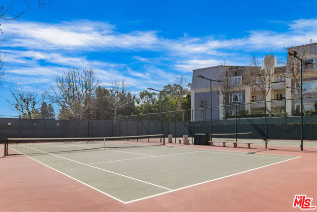 10104 Empyrean Way, Los Angeles, California 90067, 2 Bedrooms Bedrooms, ,2 BathroomsBathrooms,Condominium,For Sale,Empyrean,24426931