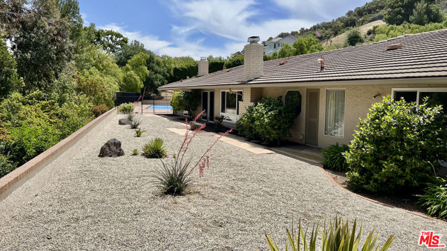 35 PINECREST Road photo 4