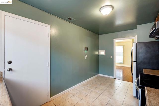 527 42nd Street, Richmond CA: https://media.crmls.org/mediaz/8498e77c-b068-481e-9d81-91276cc1fb64.jpg