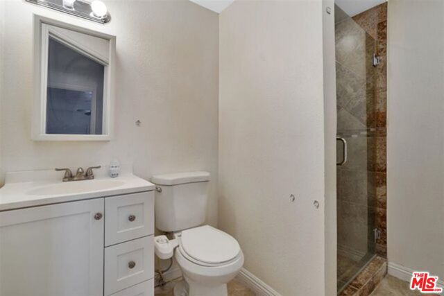 11770 Pacific Coast Highway, Malibu CA: https://media.crmls.org/mediaz/849949da-e57e-404d-bea6-4eb892053631.jpg