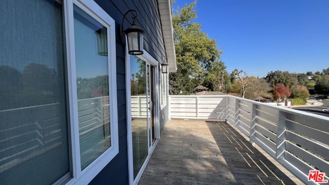 22111 Independencia Street, Woodland Hills CA: https://media.crmls.org/mediaz/84995bfa-17e8-4d80-b275-da539c253e25.jpg