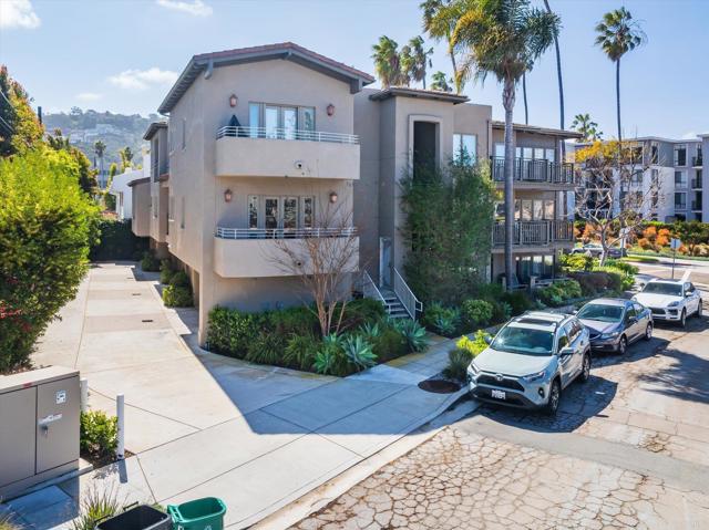8171 El Paseo Grande, La Jolla CA: https://media.crmls.org/mediaz/849a031c-ae2f-4964-bfff-925d549549a8.jpg