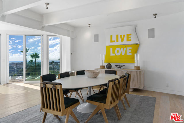 6375 Gayton Place, Malibu CA: https://media.crmls.org/mediaz/849a35ee-db19-46bf-83a2-53303794d6c8.jpg