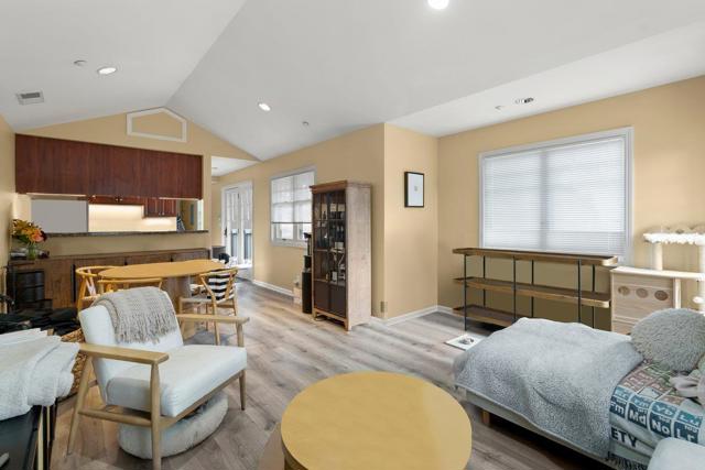 806 Edgehill Drive, Burlingame CA: https://media.crmls.org/mediaz/849a49c6-ad55-4844-8dee-e1a826fdc29c.jpg