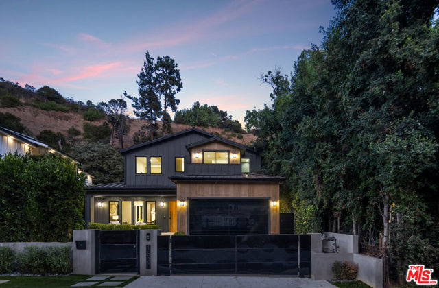 1530 N Beverly Drive, Beverly Hills CA: https://media.crmls.org/mediaz/849a711f-c066-4754-8bde-a5d961243562.jpg