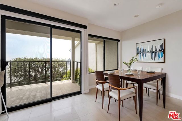 6789 Shearwater Lane, Malibu CA: https://media.crmls.org/mediaz/849accbf-b7b7-452a-9a26-015192061358.jpg