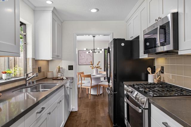 163 Gladys Ave, Mountain View CA: https://media.crmls.org/mediaz/849aefb8-57e1-4ec3-bf3d-c2ead6c2d995.jpg