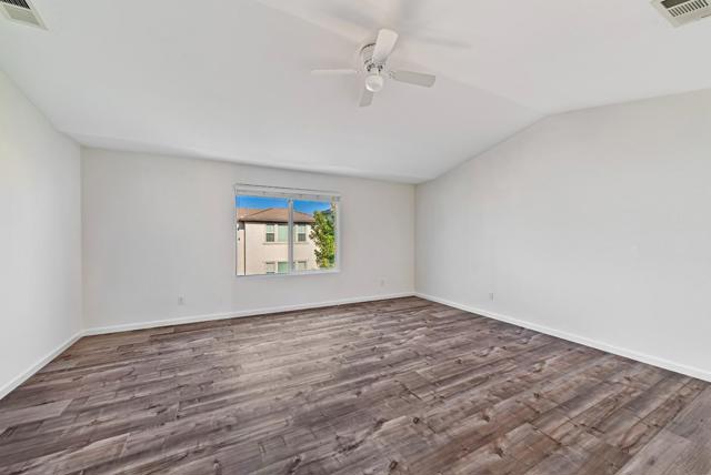 9748 Collie Way, Elk Grove CA: https://media.crmls.org/mediaz/849b1af3-1f1b-4c95-9da3-6b1d49d05bd8.jpg