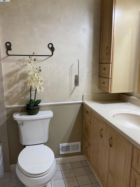 38043 Miller Pl, Fremont CA: https://media.crmls.org/mediaz/849b5093-14c6-4fe9-b0b5-323b1f3cfd31.jpg