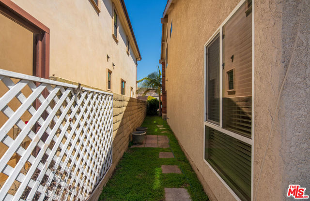 16661 Carousel Lane, Huntington Beach CA: https://media.crmls.org/mediaz/849bb134-e0bb-47e7-b8c8-89790ca80d30.jpg