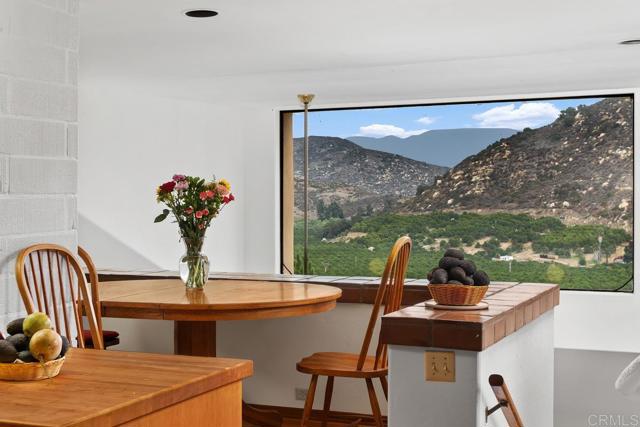 3264 Shearer Crossing, Fallbrook CA: https://media.crmls.org/mediaz/849bd591-6cf5-436d-8e50-61ca4e8a4286.jpg