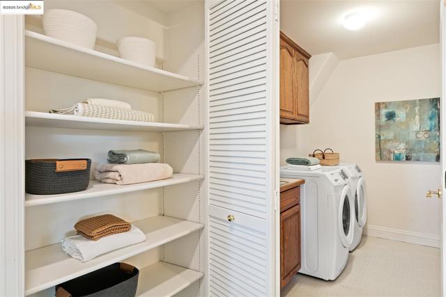 63 Schooner HL, Oakland CA: https://media.crmls.org/mediaz/849c2060-8f15-4ae6-8f57-fc69fd658358.jpg