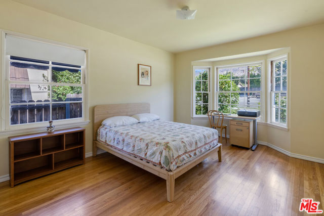2426 New York Drive, Altadena CA: https://media.crmls.org/mediaz/849cc190-e7dc-4c78-a4ba-4d564b8ce984.jpg