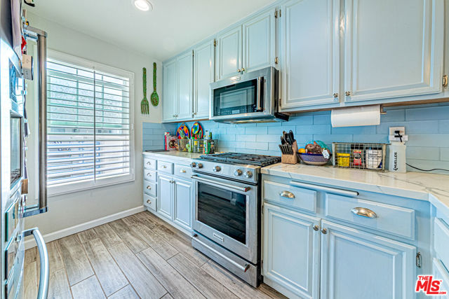 415 Townsquare Lane, Huntington Beach CA: https://media.crmls.org/mediaz/849d431a-692b-4b9a-9690-4af4381902dd.jpg