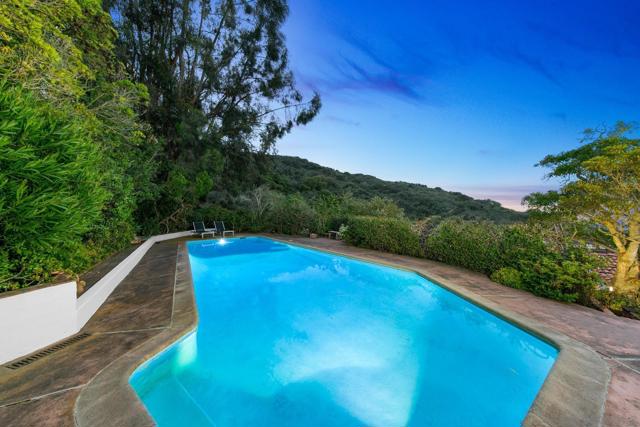 7520 Hillside Dr, La Jolla CA: https://media.crmls.org/mediaz/849d84d9-ccca-4b74-b44c-a63475171bcb.jpg