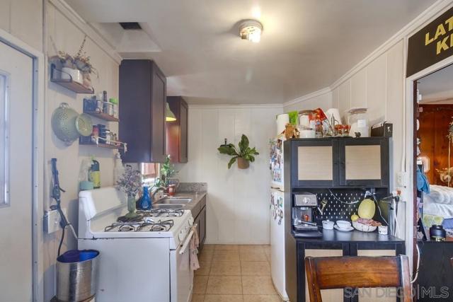 2119 Bacon St, San Diego CA: https://media.crmls.org/mediaz/849d9b7c-b875-4c13-b35c-03098cc5eb3e.jpg