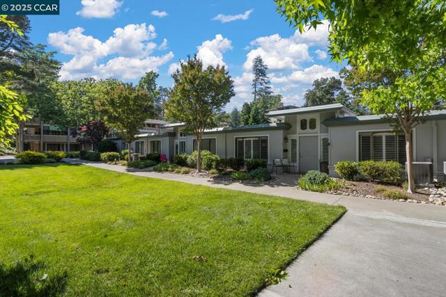 1501 Oakmont, Walnut Creek CA: https://media.crmls.org/mediaz/849e15f7-7730-42b2-a4a0-b8095d5b52d2.jpg