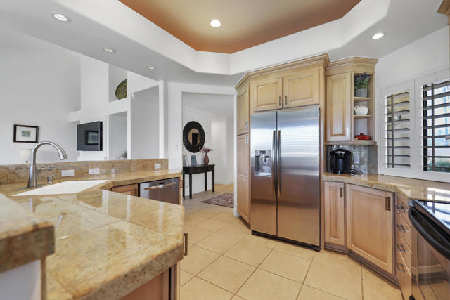 76570 Hollyhock Drive, Palm Desert CA: https://media.crmls.org/mediaz/849e2694-ed9e-403e-a37f-666d9c41505c.jpg