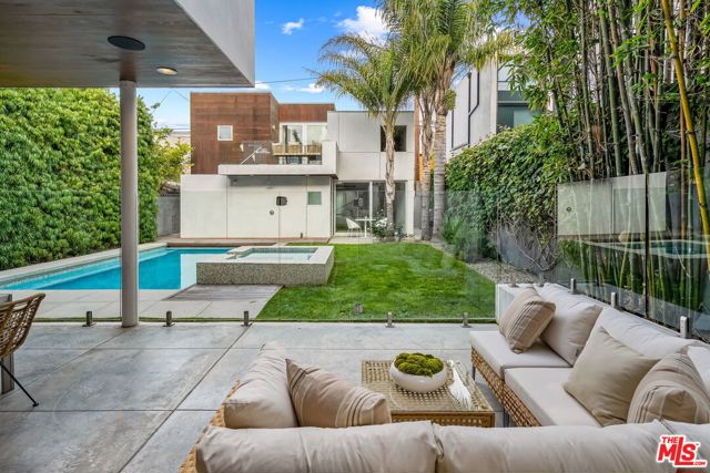 714 California Avenue, Venice CA: https://media.crmls.org/mediaz/849e965d-cd27-4754-9339-471084ee288a.jpg