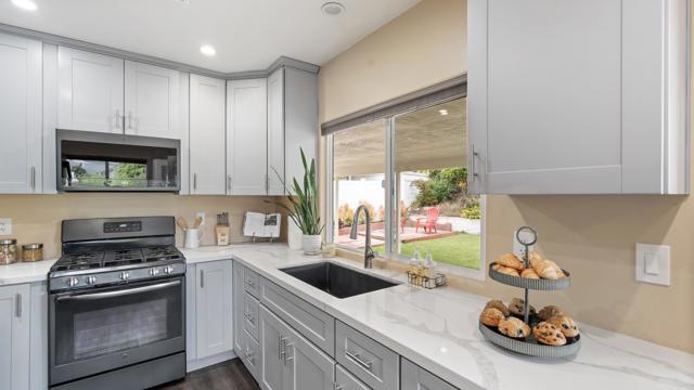 271 E Rienstra Street, Chula Vista CA: https://media.crmls.org/mediaz/849f118d-169e-4539-bc13-2838f55ff935.jpg