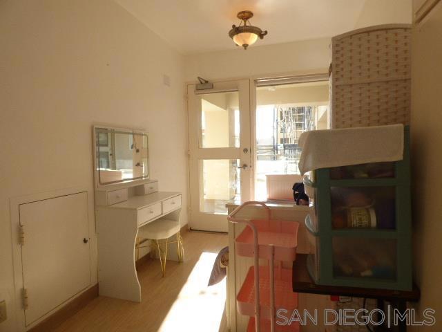 939 Coast Blvd, La Jolla CA: https://media.crmls.org/mediaz/849f8dfc-c5d4-4440-b326-6eaff3cf5434.jpg