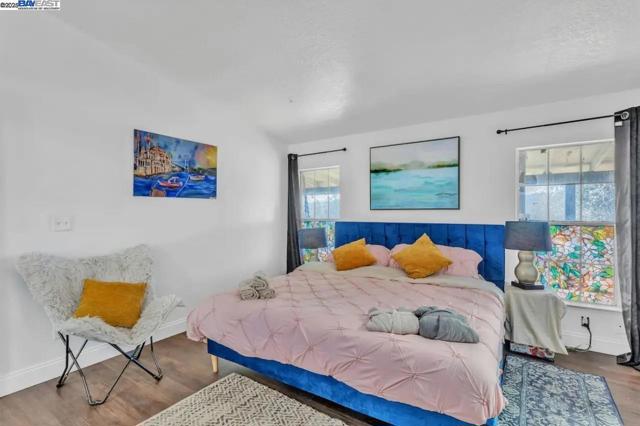 1170 Graceland Pl,  CA: https://media.crmls.org/mediaz/849fa3f0-0557-42e2-8137-cd86d8a71ad6.jpg