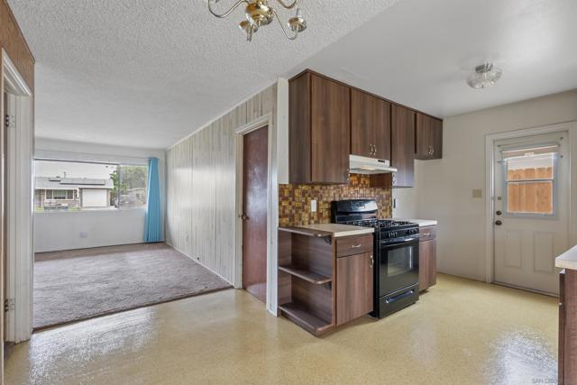 1271 Bosworth St, El Cajon CA: https://media.crmls.org/mediaz/849fe299-7f0a-40d1-8390-d3a1d58d9c10.jpg