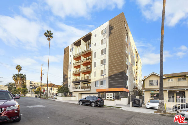 900 S Kenmore Avenue, Los Angeles CA: https://media.crmls.org/mediaz/84a08a4d-7d29-4193-bf96-25c258e529db.jpg