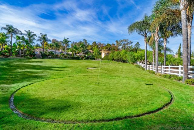 4703 Briana Ct, Fallbrook CA: https://media.crmls.org/mediaz/84a0a644-847f-4b01-a73d-cd830bcb00a8.jpg