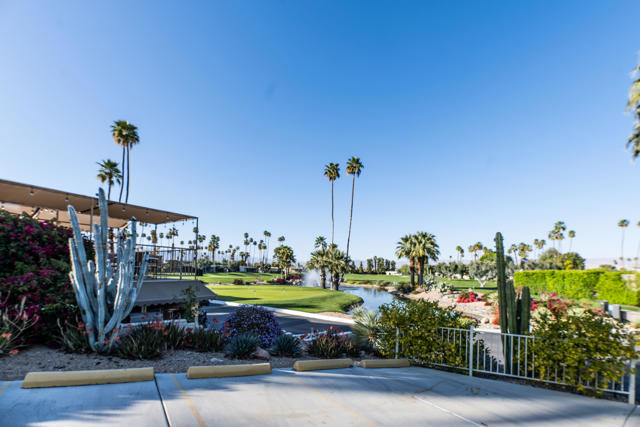 189 Desert Lakes Drive, Palm Springs CA: https://media.crmls.org/mediaz/84a0c34c-59f4-416e-8eb0-ab138454aa97.jpg