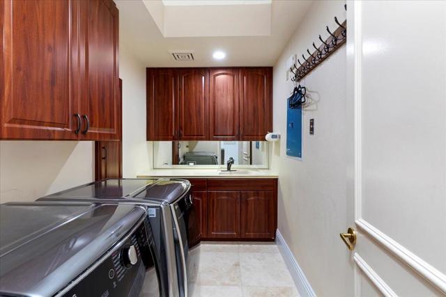 2 Deerfield Court, Rancho Mirage CA: https://media.crmls.org/mediaz/84a0f763-8397-4879-9b2a-21238c6a3e02.jpg