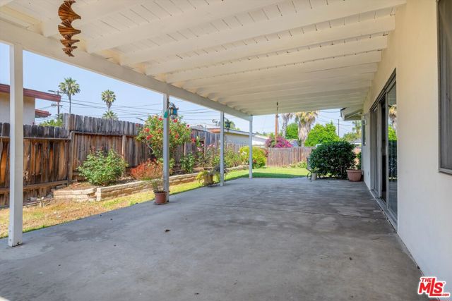 19717 Chase Street, Winnetka CA: https://media.crmls.org/mediaz/84a1577d-8473-40a9-81a6-4931efde9d01.jpg