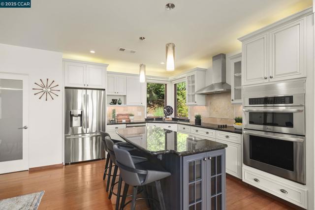 68 Terrace Rd, Walnut Creek CA: https://media.crmls.org/mediaz/84a352a5-cb50-4881-908f-51d658e18f72.jpg