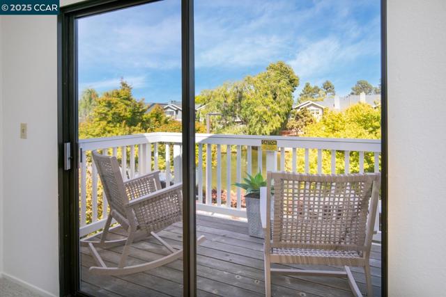 23 Shepardson Ln, Alameda CA: https://media.crmls.org/mediaz/84a3aff4-0dc0-4e6d-abb2-34d9cc9b271c.jpg