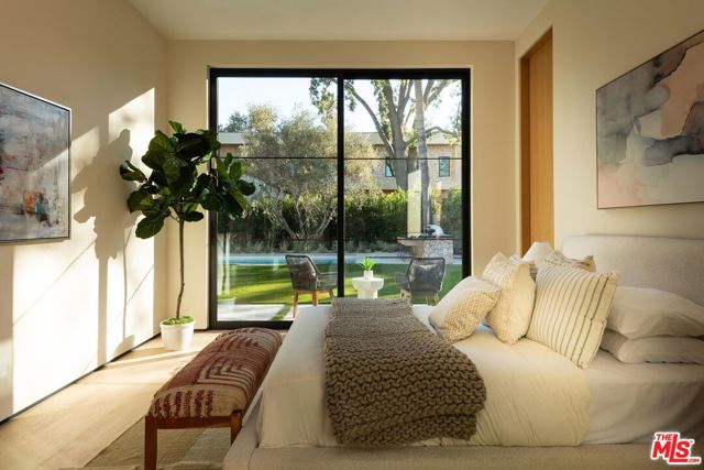 23340 Collins Street, Woodland Hills CA: https://media.crmls.org/mediaz/84a43717-8d4c-4fd4-83eb-7e5eb5029254.jpg